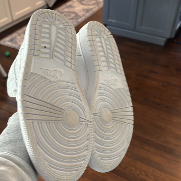 Air Jordan 1 mid all white scale shoes - Picture 6 of 6